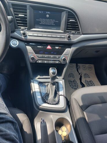 Hyundai: Hyundai Elantra: 2 l | 2016 il Sedan — 10