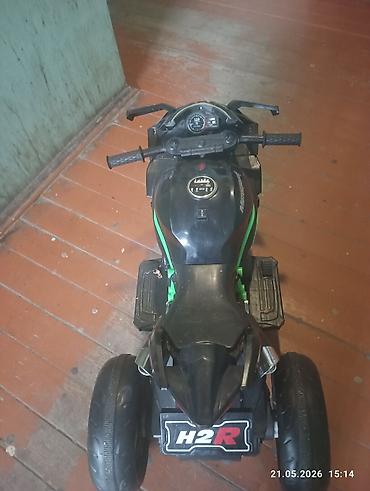 Uşaq üçün elektrik maşınları: Uşaqlar üçün elektrikli üçtəkərli motosiklet – H2R tərzində - Rəng — 3