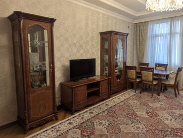 bez dəyişmək üçün stollu komod: İşlənmiş, Komod, Masa və oturacaqlar, Rəf