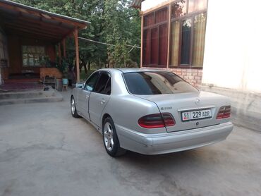 машина буу: Mercedes-Benz E 220: 2001 г., 2.2 л, Механика, Дизель, Седан