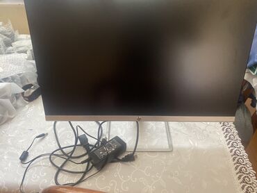 monitor: HP-nin qara rəngdə monitoru. Ofis və evdə istifadə üçün əla seçimdir