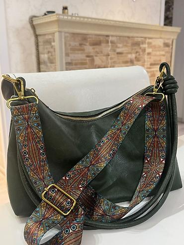 Zeytun-yaşıl çiyin çantası - Material: yumşaq dəriyə bənzər