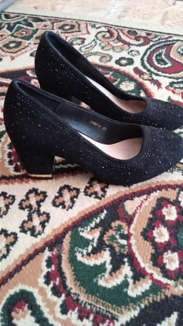 женские ботинки 38: Туфли 37, цвет - Черный