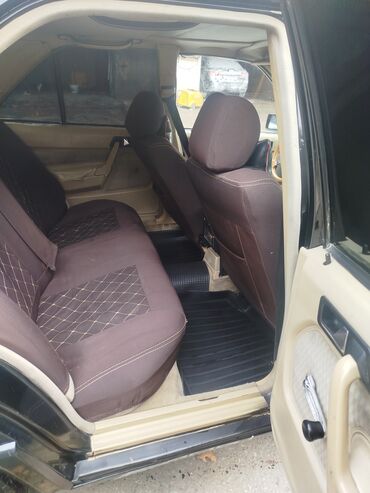 Mercedes-Benz: Mercedes-Benz 190 (W201): 2 l | 1990 il Sedan — 8