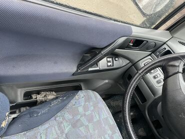 Mitsubishi: Mitsubishi Space Runner: 1999 г., 2.4 л, Механика, Бензиновая, Минивэн — 10