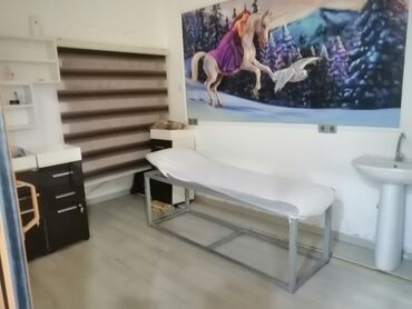 аренда торговых помещений под магазин: Şəhərin mərkəzində. Nizami metrosu qarşsı gözəllik salonu icarəyə