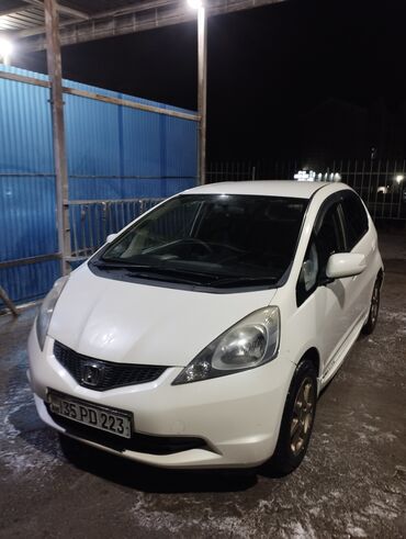 срочно в связи с переездом: Honda Fit: 2007 г., 1.3 л, Автомат, Бензин, Хэтчбэк