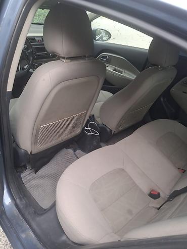 sukan satisi: Kia Rio sedan - Kuzov: sedan, tünd mavi rəng - Mühərrik: benzin - — 6