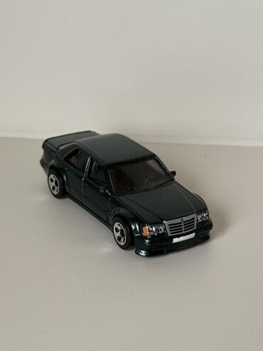 Rover: Ferrari 1/24 farasi acilib baglanir qiymeti 35 manat Hot wheels 1:64