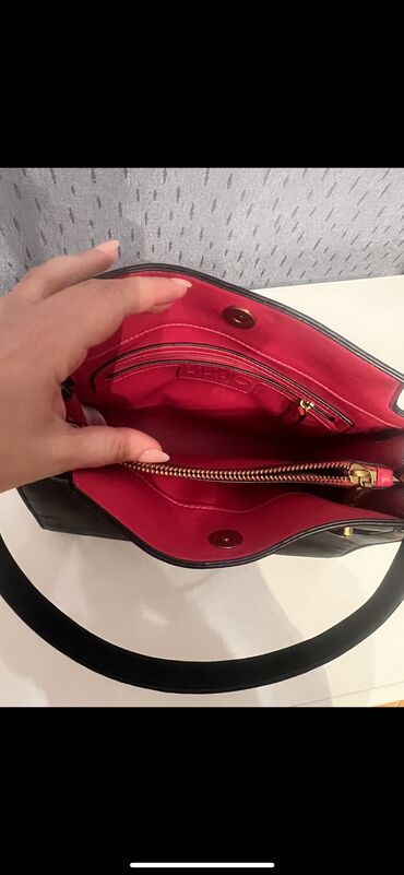 Çantalar: Temiz deridi. Bezi yerlerinde atma var, istifadeye engel deyil. Xahish — 5