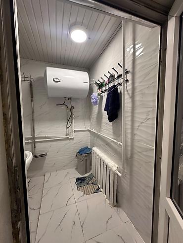 Продажа коттеджей и домов: 🏠 СРОЧНО ПРОДАЁТСЯ 3-комнатный дом! 📍 Район Кызыл-Аскер Площадь дома — 18