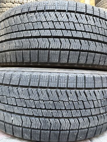 Шины: Шины 235 / 40 / R 19, Зима, Б/у, Пара, Легковые, Bridgestone