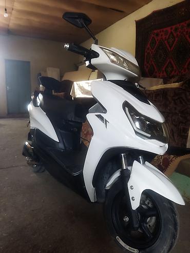 bakida muravey satışı: Ağ rəngli şəhər skuter/moped Elektrik. Şəkillərdə gördüyünüz — 1