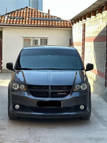 где купить наклейки на машину для выписки из роддома: Минивэн Dodge Grand Caravan серого цвета с характерной решеткой