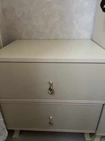 inək şəkili: İki çekmecəli bedside tumbası / komod Uzunluq-55 sm Genişlik-45