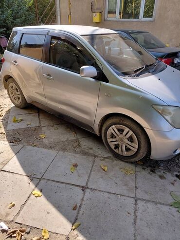 runx alex: Toyota ist: 2002 г., 1.3 л, Механика, Бензин, Хетчбек