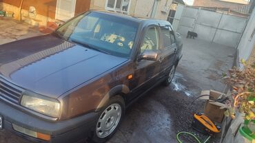 Volkswagen: Volkswagen Vento: 1992 г., 2 л, Механика, Бензин, Седан
