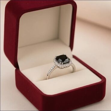 Prstenje: Vel:12
Cena:1000din — 8