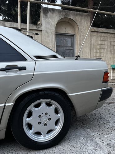 Mercedes-Benz: Mercedes-Benz 190: 2 l | 1991 il Sedan — 16