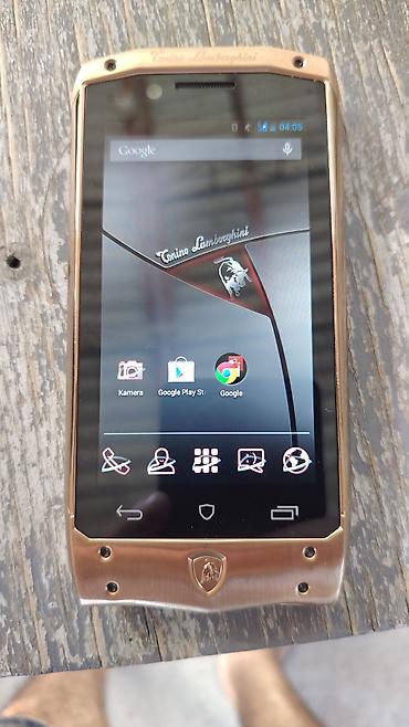 Tonino Lamborghini lüks smartfon - Dizayn: Qızılı/metal karkas, ön və
