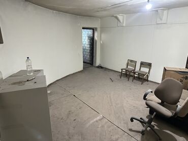под псо квартира: Помещение в цокольном/подвальном уровне с отдельным входом по ступеням