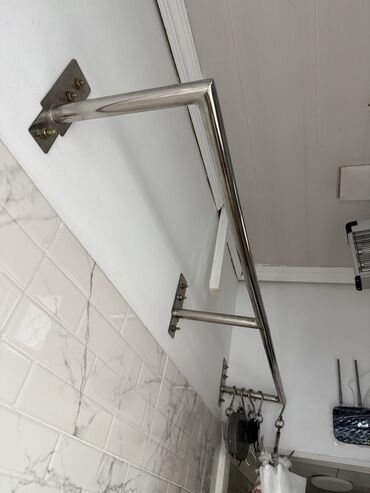 tor: Paslanmayan poladdan divara bərkidilən künc asqı relsi - Material