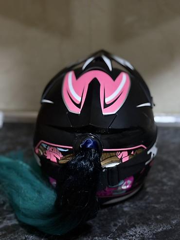 cross moto: Kross/enduro üslubunda motosiklet kaskı. Dizaynı qara, çəhrayı və ağ — 5