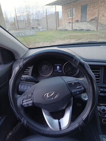 Hyundai: Hyundai Elantra: 2018 г., Автомат, Бензин, Седан — 6