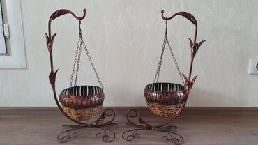 Горшки для растений: Кашпо под цветы настенные 1000 сом шт Кашпо на подставке 1800 — 8