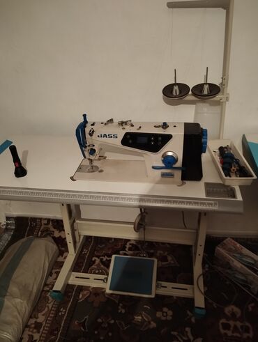 сломанная техника: Швейная машина Полуавтомат