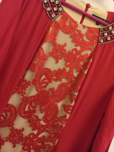 Ziyafət donları: Nişan Paltarıdı 4 aydı alınıb 338 manata ama 130 manata satılır. 1 — 4