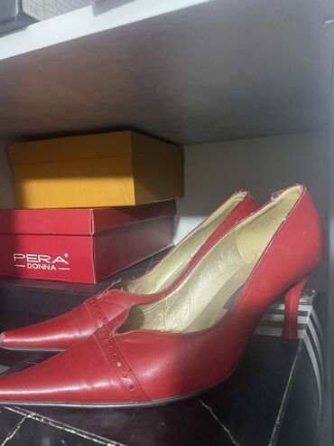 Туфли: Размер: первые 5 фото 35-36 
6-10 фото 36 
11 фото 37 — 9