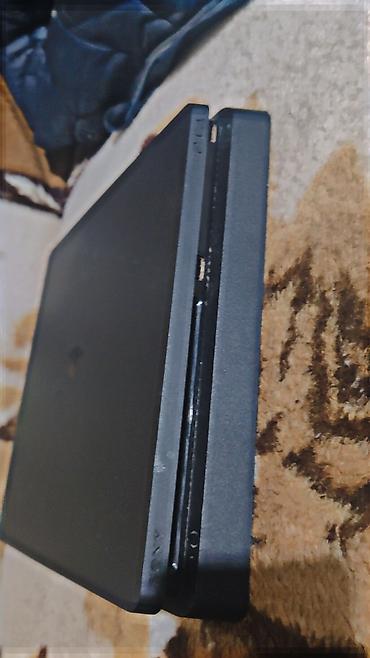 PS4 (Sony Playstation 4): Na prodaju PS4 Slim čipovan, u veoma dobrom stanju, potpuno ispravan — 9