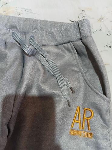 Gornji i donji deo: Siva trenerka – komplet jakna i donji deo - Materijal: mekana, topla — 11