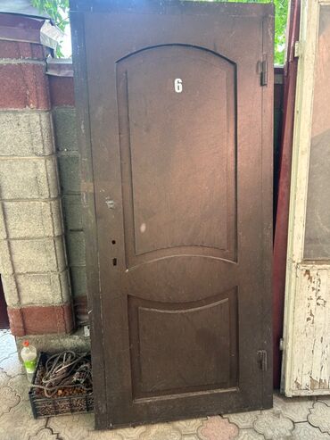 металический двер: Входная дверь