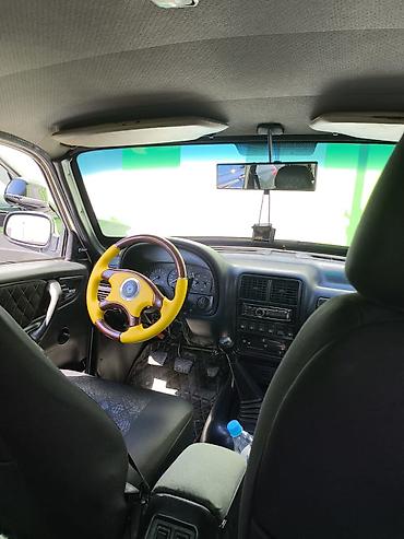 VAZ (LADA): VAZ 2410 ağ rəngli sedan Xüsusiyyətlər və təchizat: - Benzin — 11