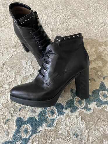 туфли 42 размер: Женские ботинки NeroGiardini, Made in Italy. - Модель: кожаные