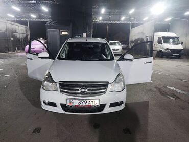 машина суйроо: Nissan Bluebird Sylphy, белый седан. Основные особенности: - Кузов