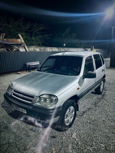 двигатель нива: Chevrolet Niva: 2009 г., 1.7 л, Механика, Бензин, Внедорожник