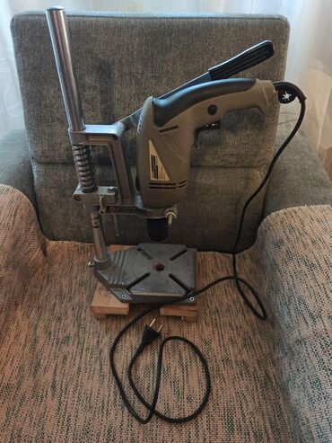 Električne bušilice: Odlično postolje-stalak za bušilicu uz pomoć koga se od obične ručne — 5