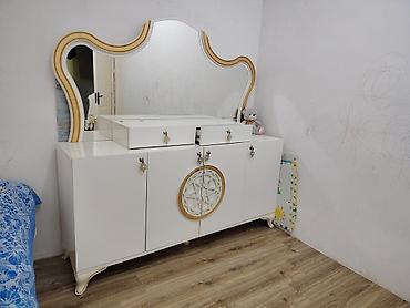 Ağ rəngli etajerli konsol-güzgü dəsti - Klassik üslubda böyük lalafo.az -da Ağ rəngli etajerli konsol-güzgü dəsti - Klassik üslubda böyük
