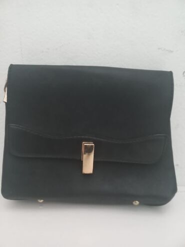 crni postavljeni mantil: Handbags