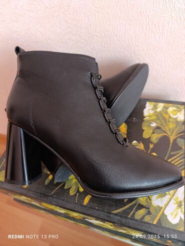 Ботинки и ботильоны: Женская осенняя обувь, (черный цвет): 1) Ботинки дерби из замши - — 22