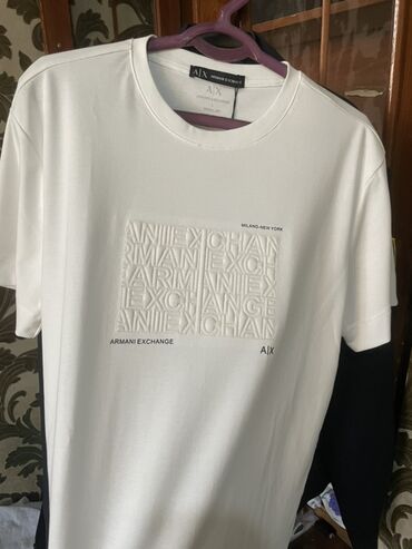 мужские пальто бишкек дордой: Белая футболка Armani Exchange. На груди рельефный принт с логотипом