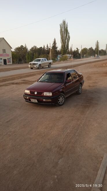 Volkswagen: Volkswagen Vento: 1992 г., 1.8 л, Механика, Бензин, Седан