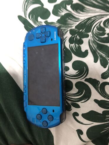 psp playstation portable в Кыргызстан | PSP (SONY PLAYSTATION PORTABLE): Sony PSP Работает нет я не знаю Нет батарейки и зарядки тоже Есть
