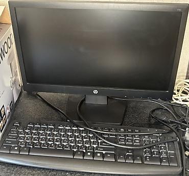 Monitorlar: HP V194 monitor + klaviatura dəsti - Ekran: HP V194, təxminən 18.5–19 — 1