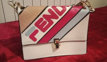 springfield torbica: Fendi torbica kopija, dobro odradjena, malo nošena