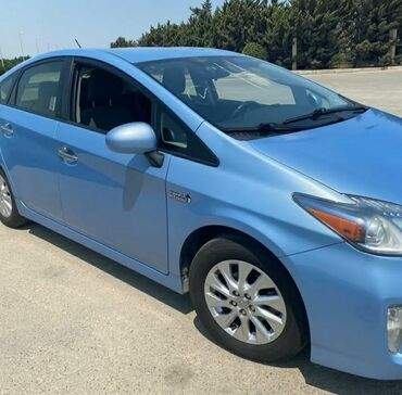 Toyota: Toyota Prius: 1.4 l | 2014 il Hetçbek