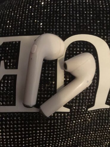 iphone 11 fake: Fake airpods zaryatkani flan yaxwi saxlayir seside de yaxwidir
